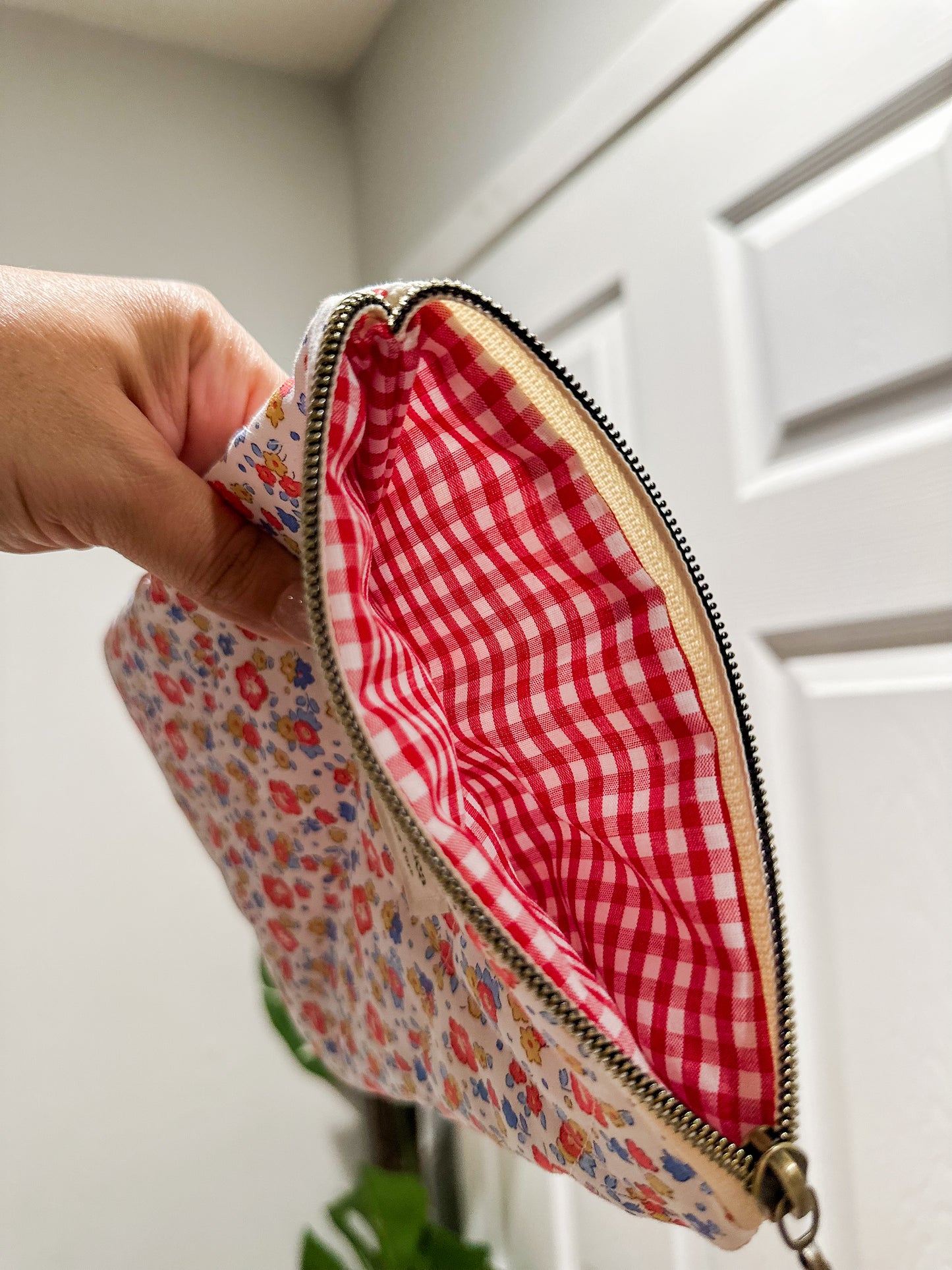 The Bloom Burst Kindle Sleeve