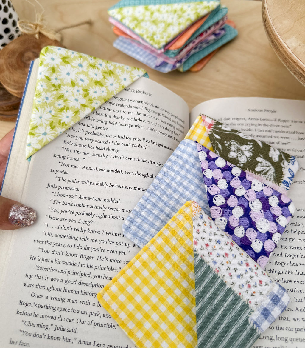 The Lipstick Lines Fabric Corner Bookmark (Limited-Edition)