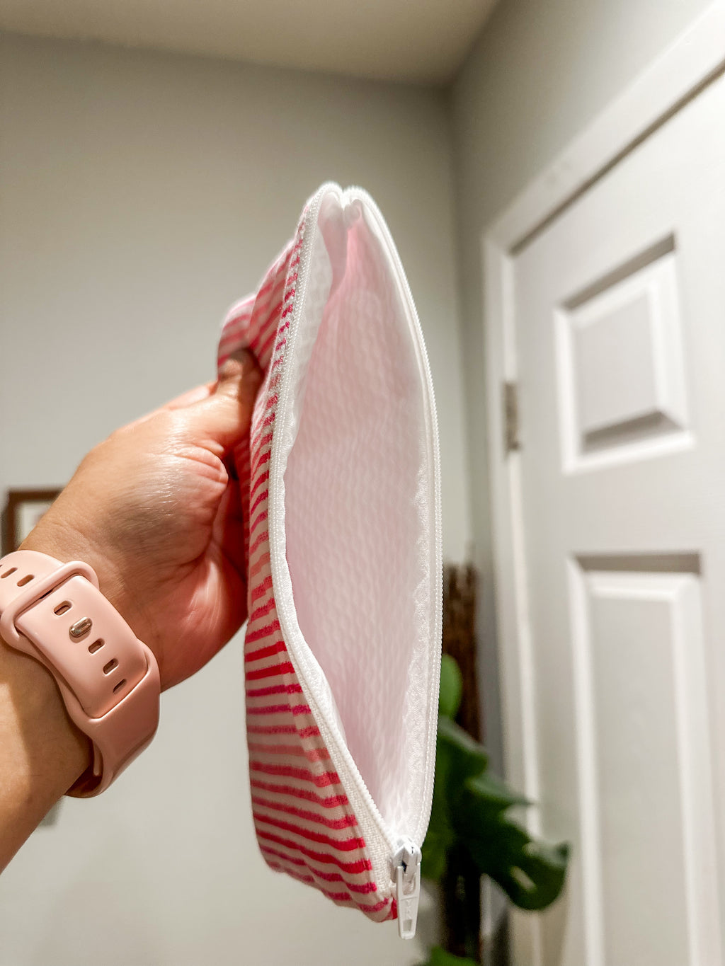The Lipstick Lines Pencil/Glasses Case (Limited-Edition)
