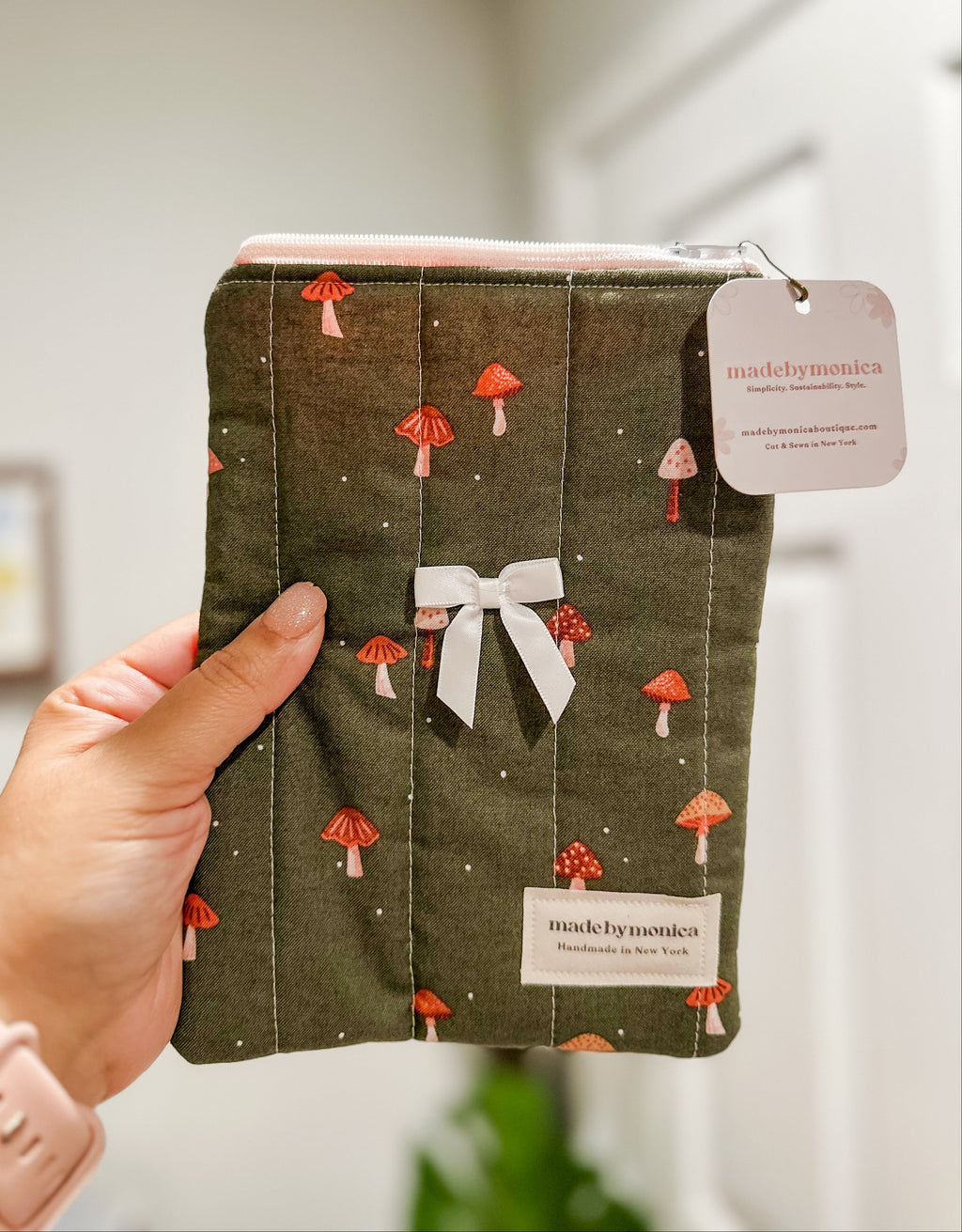 The Clover & Cap Kindle Sleeve Mini