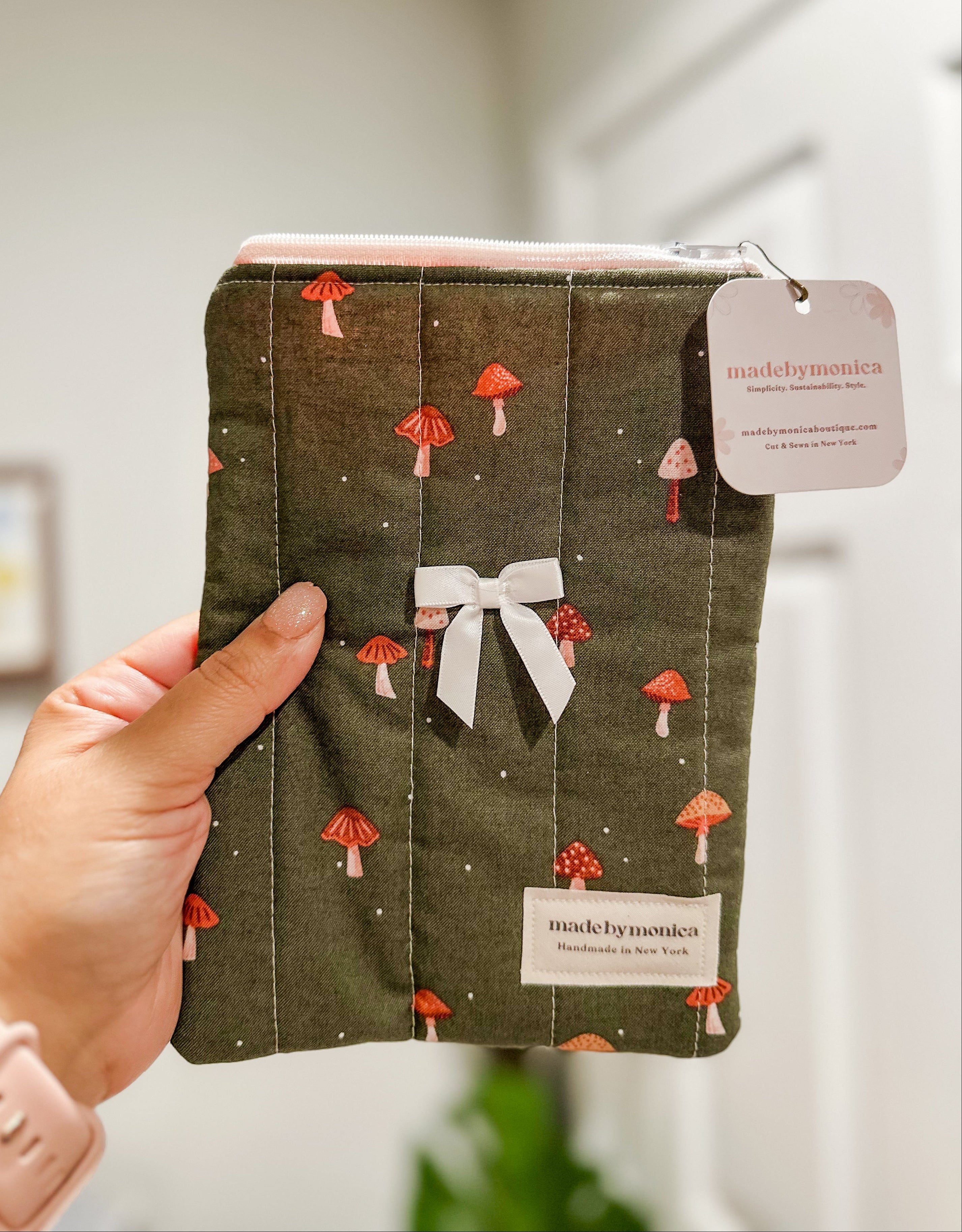 The Clover & Cap Kindle Sleeve Mini