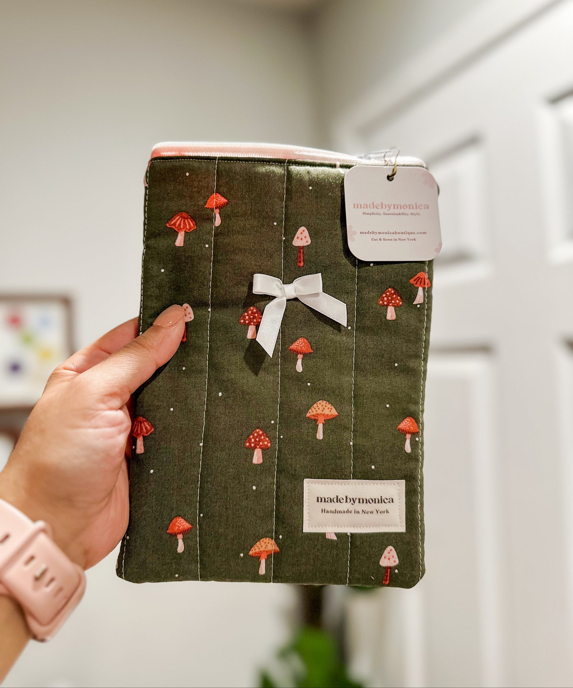 The Clover & Cap Kindle Sleeve