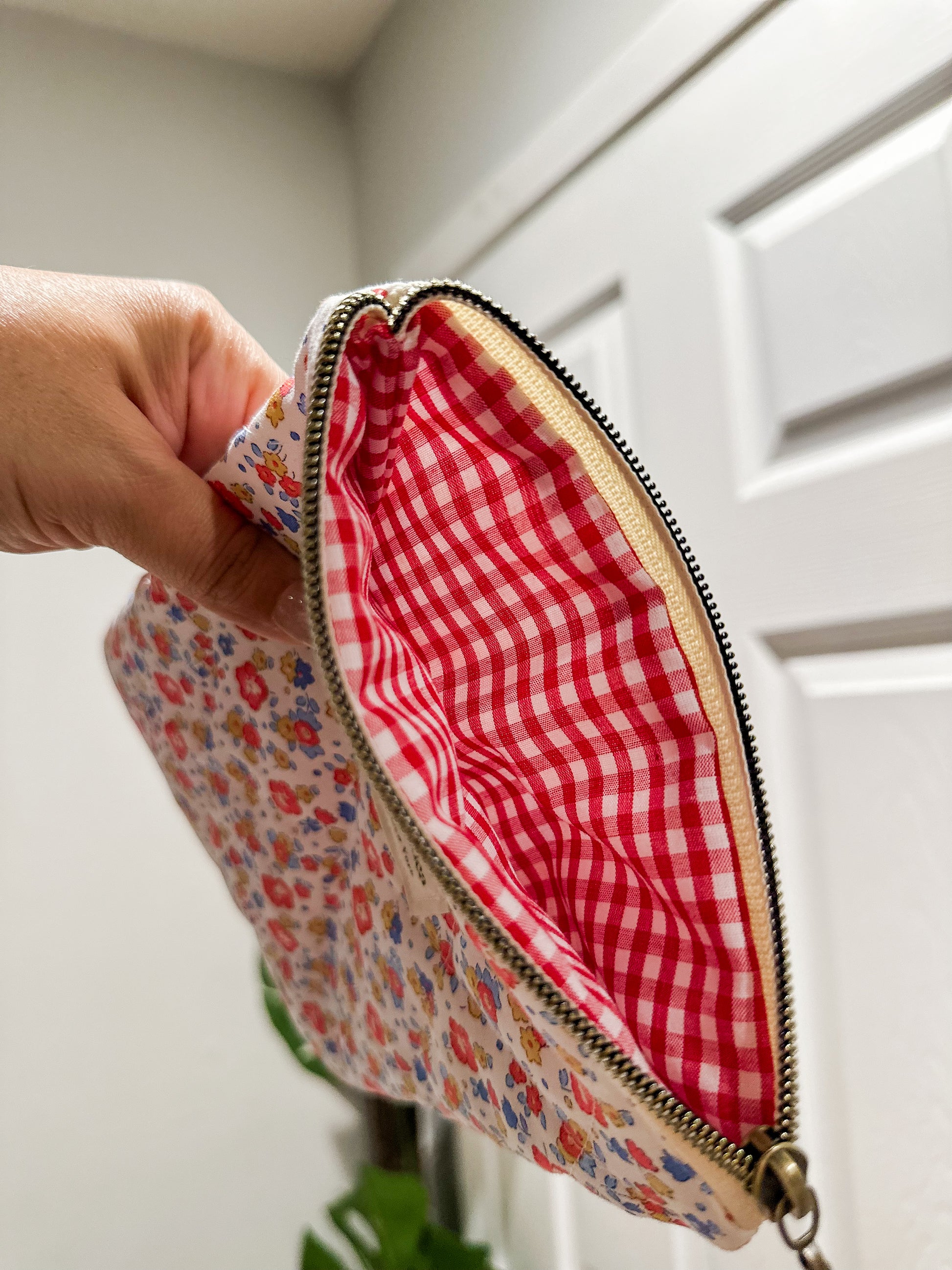 The Bloom Burst Kindle Sleeve