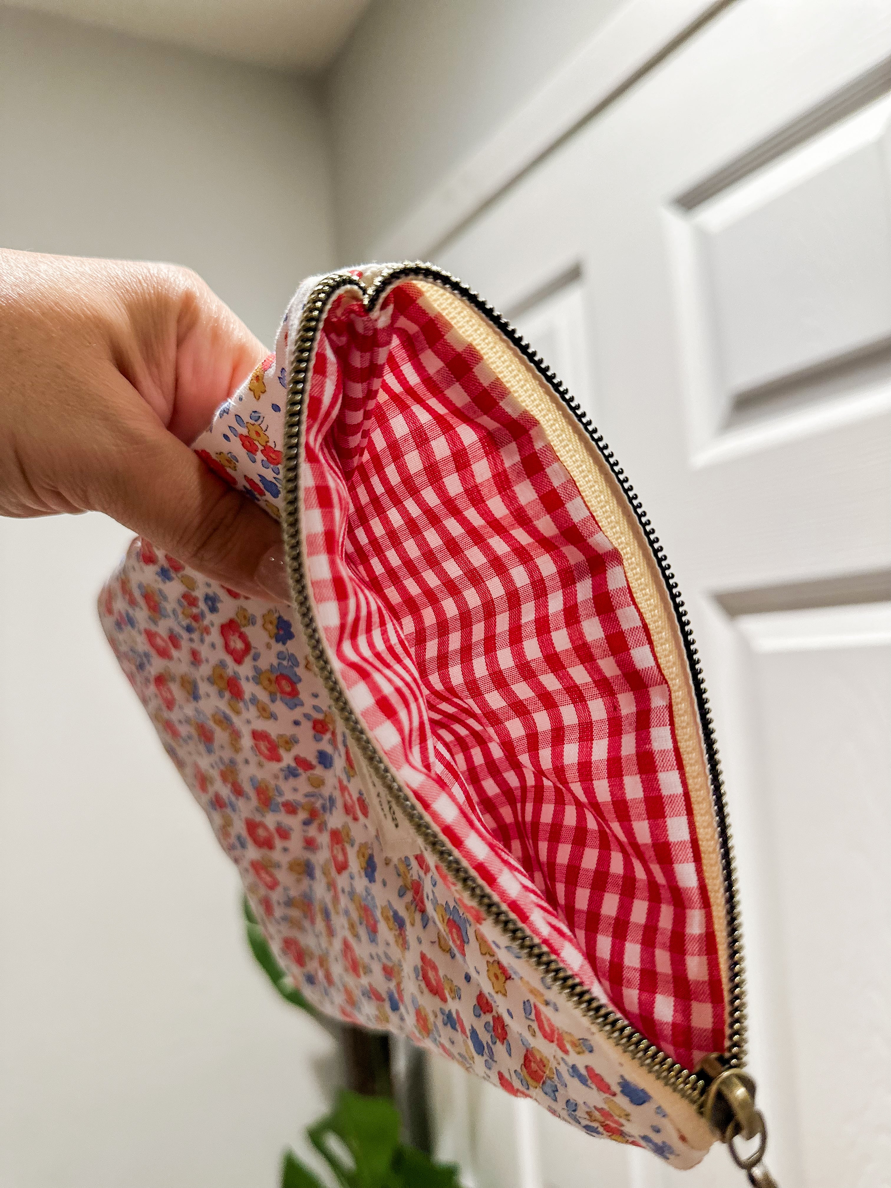 The Bloom Burst Kindle Sleeve