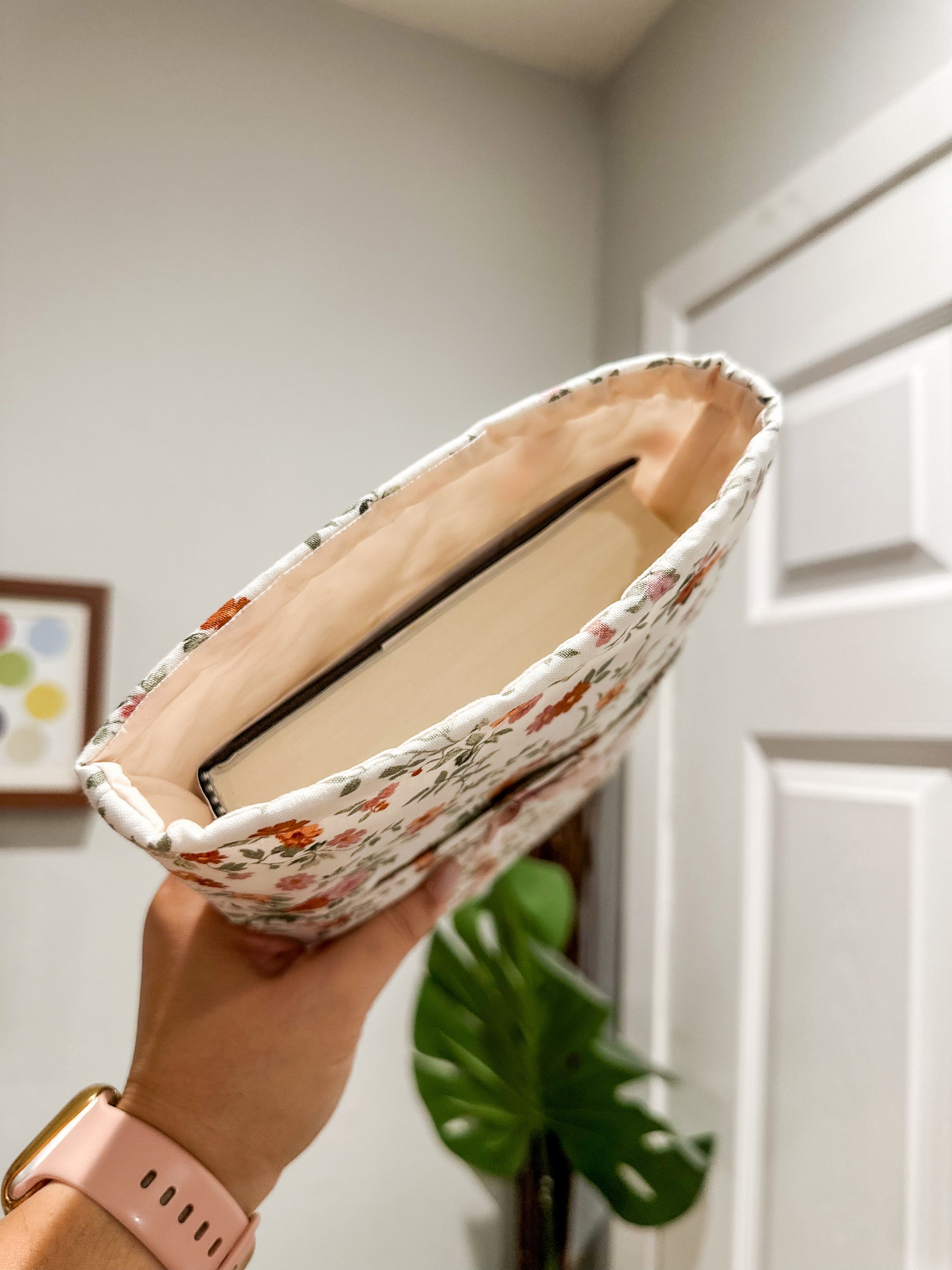 The Cream & Crimson Small/Medium Book Sleeve