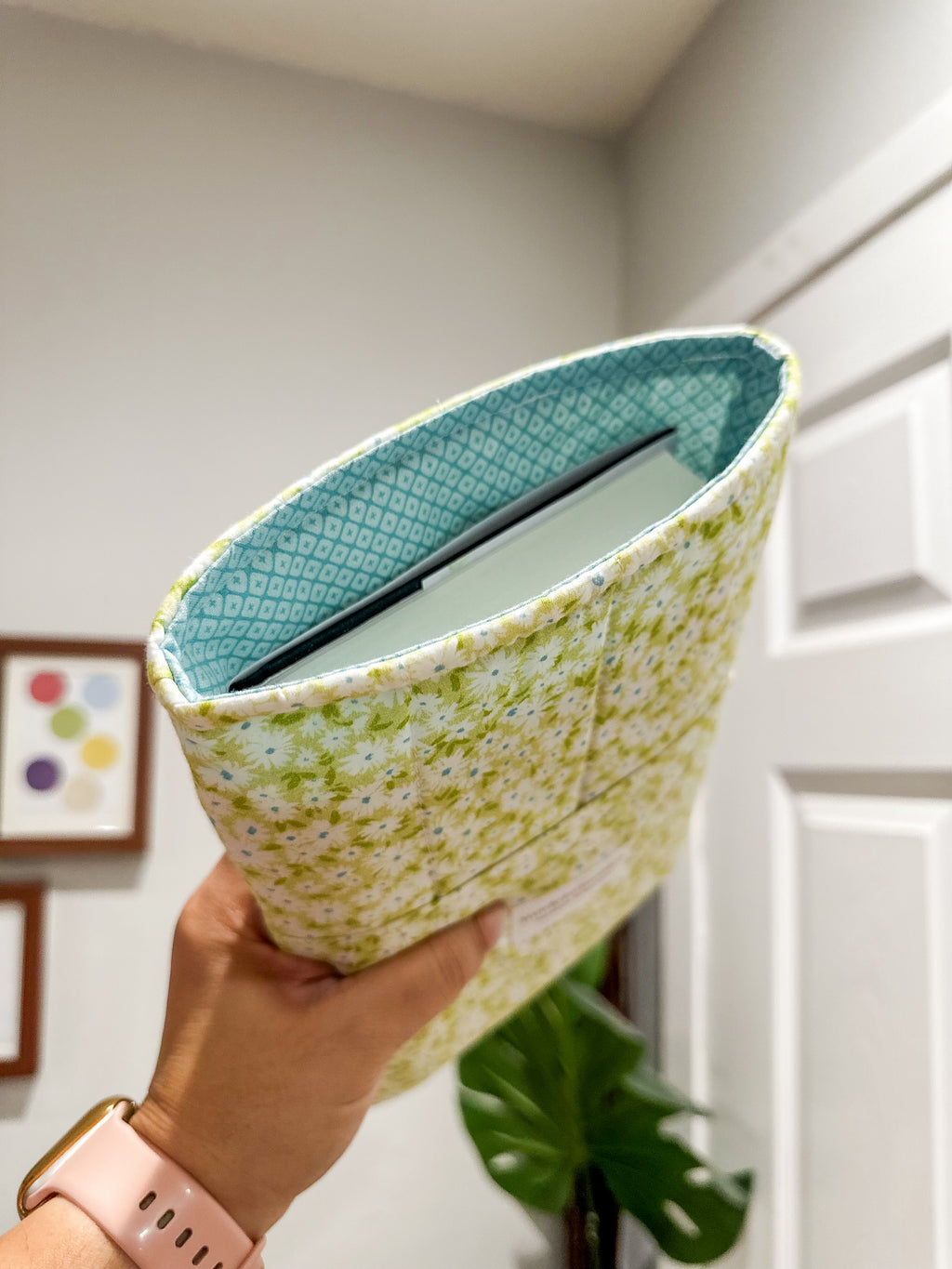 The Minty Meadow Small/Medium Book Sleeve