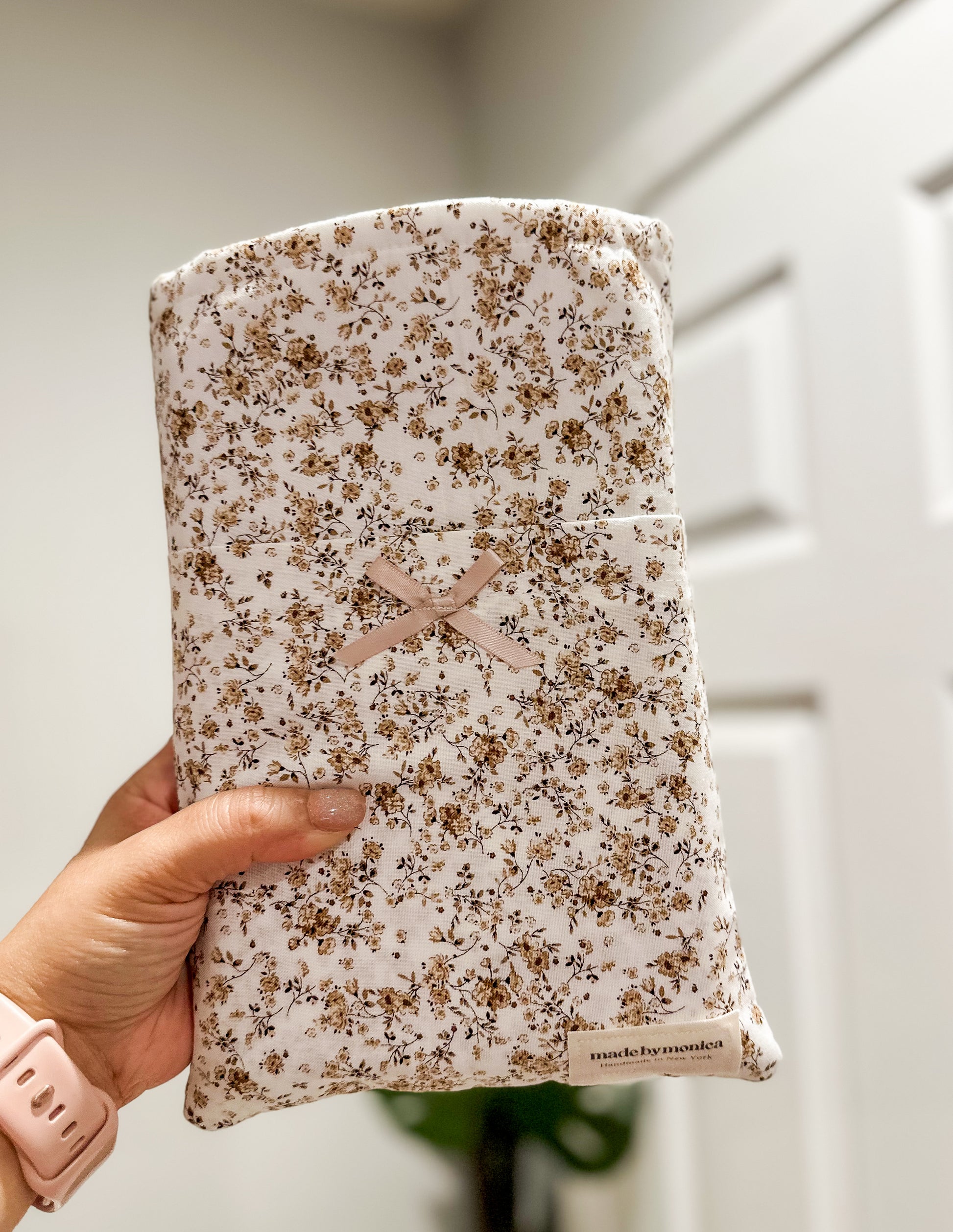 The Rustic Romance Small/Medium Book Sleeve