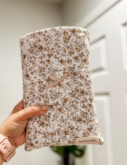 The Rustic Romance Small/Medium Book Sleeve
