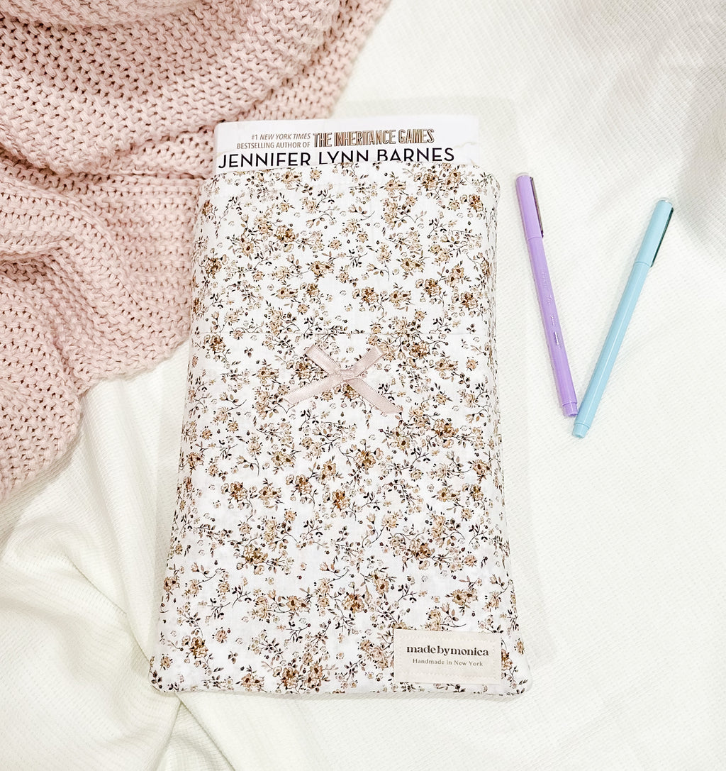 The Rustic Romance Small/Medium Book Sleeve