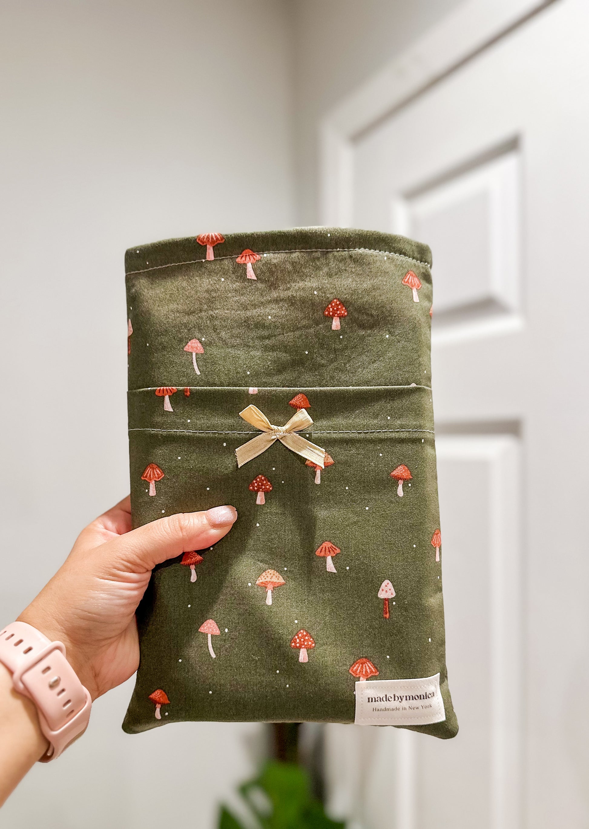 The Clover & Cap Small/Medium Book Sleeve