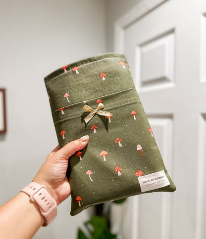 The Clover & Cap Small/Medium Book Sleeve