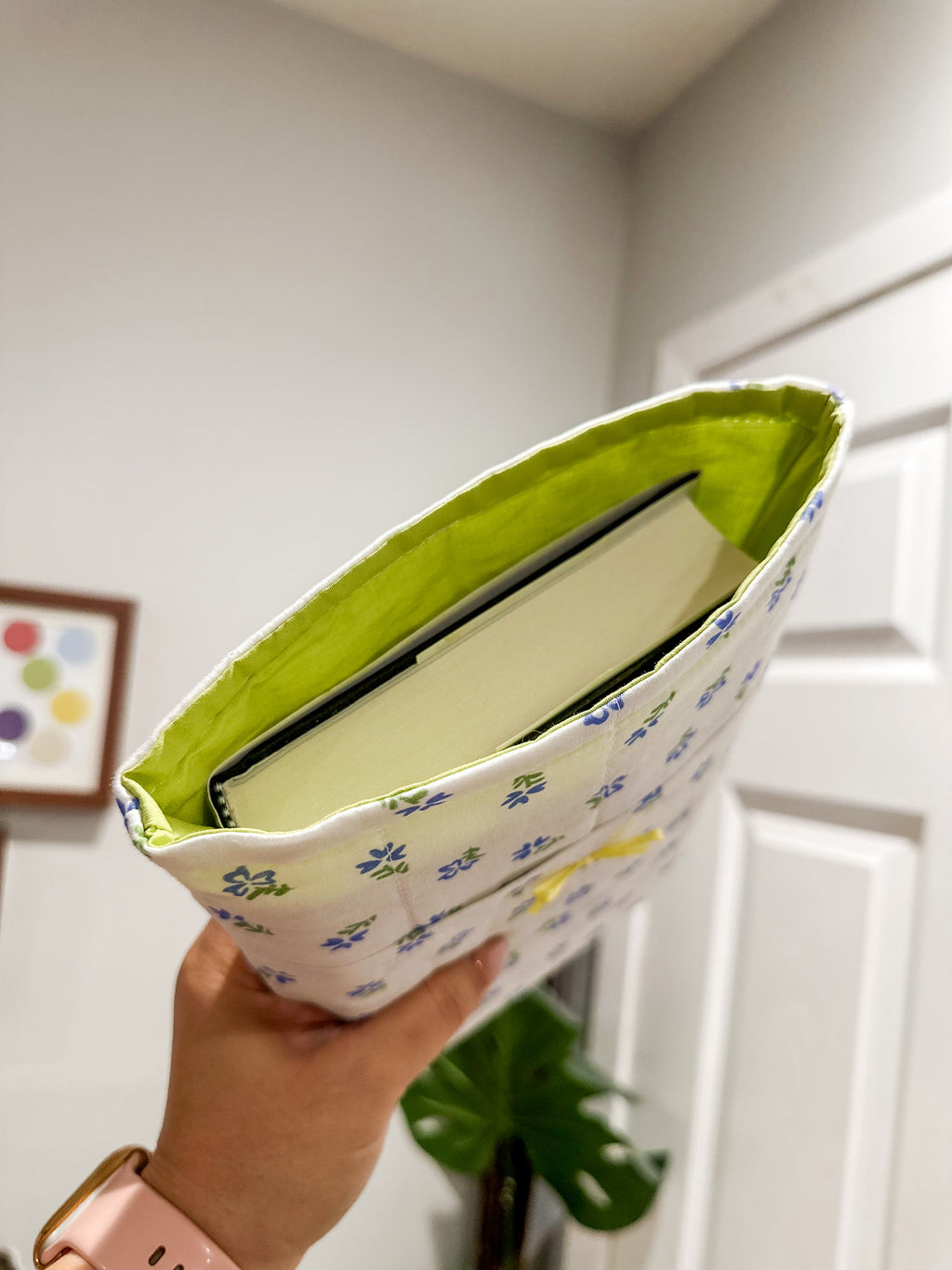 The Bluebell Bloom Small/Medium Book Sleeve