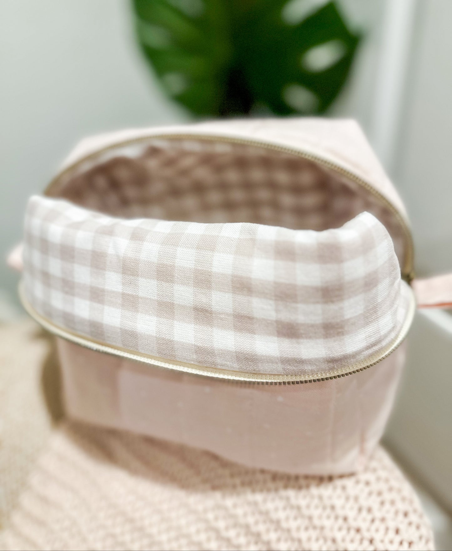 The Barely Blush Makeup Bag (Limited-Edition)