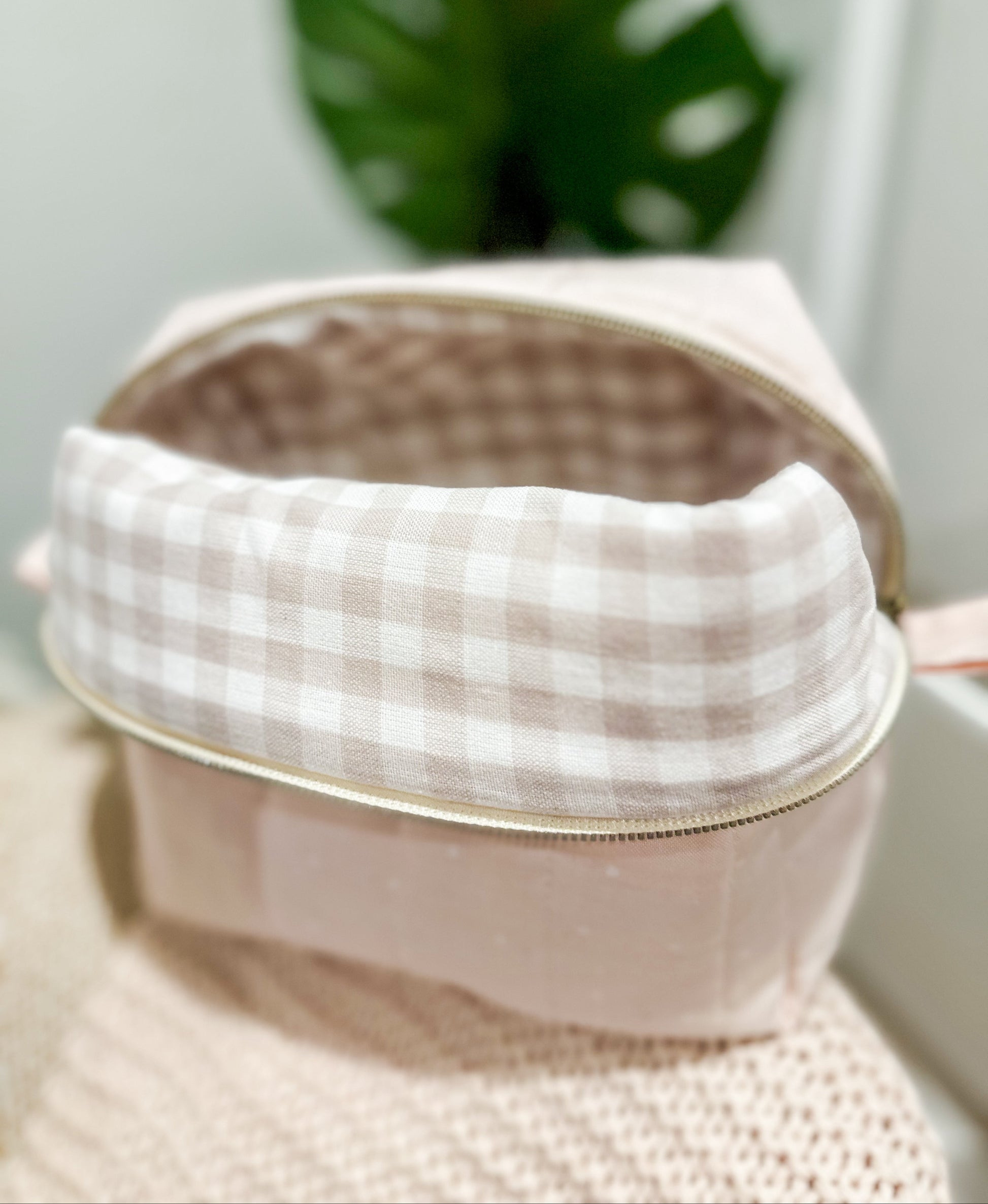 The Barely Blush Makeup Bag (Limited-Edition)