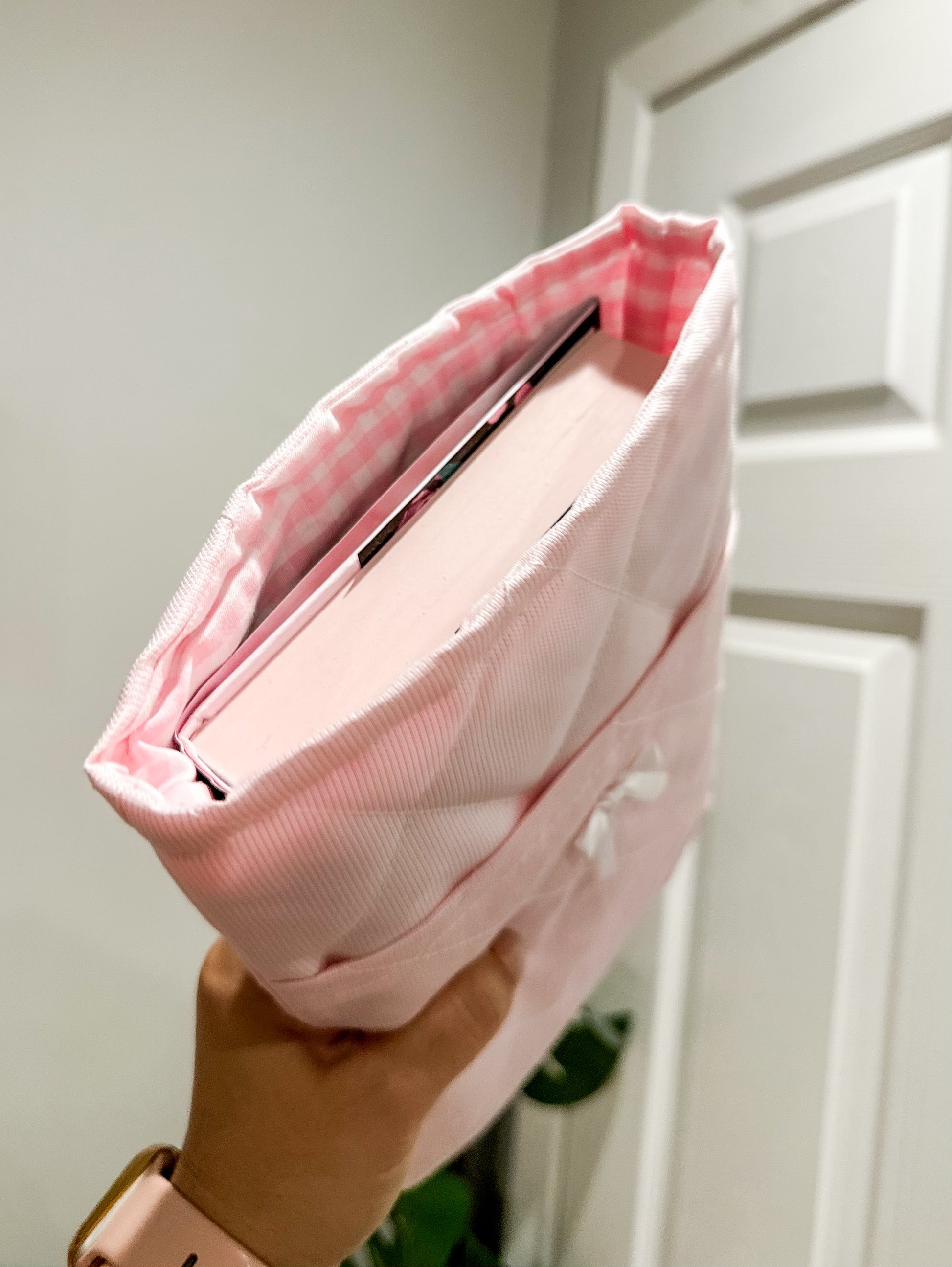 The Dainty Dots Large Quilted Book Sleeve