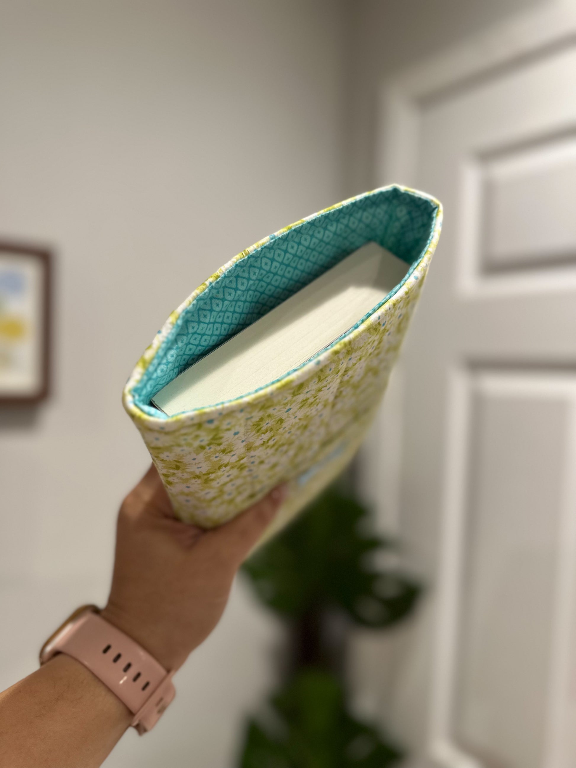 The Minty Meadow X-Small Book Sleeve