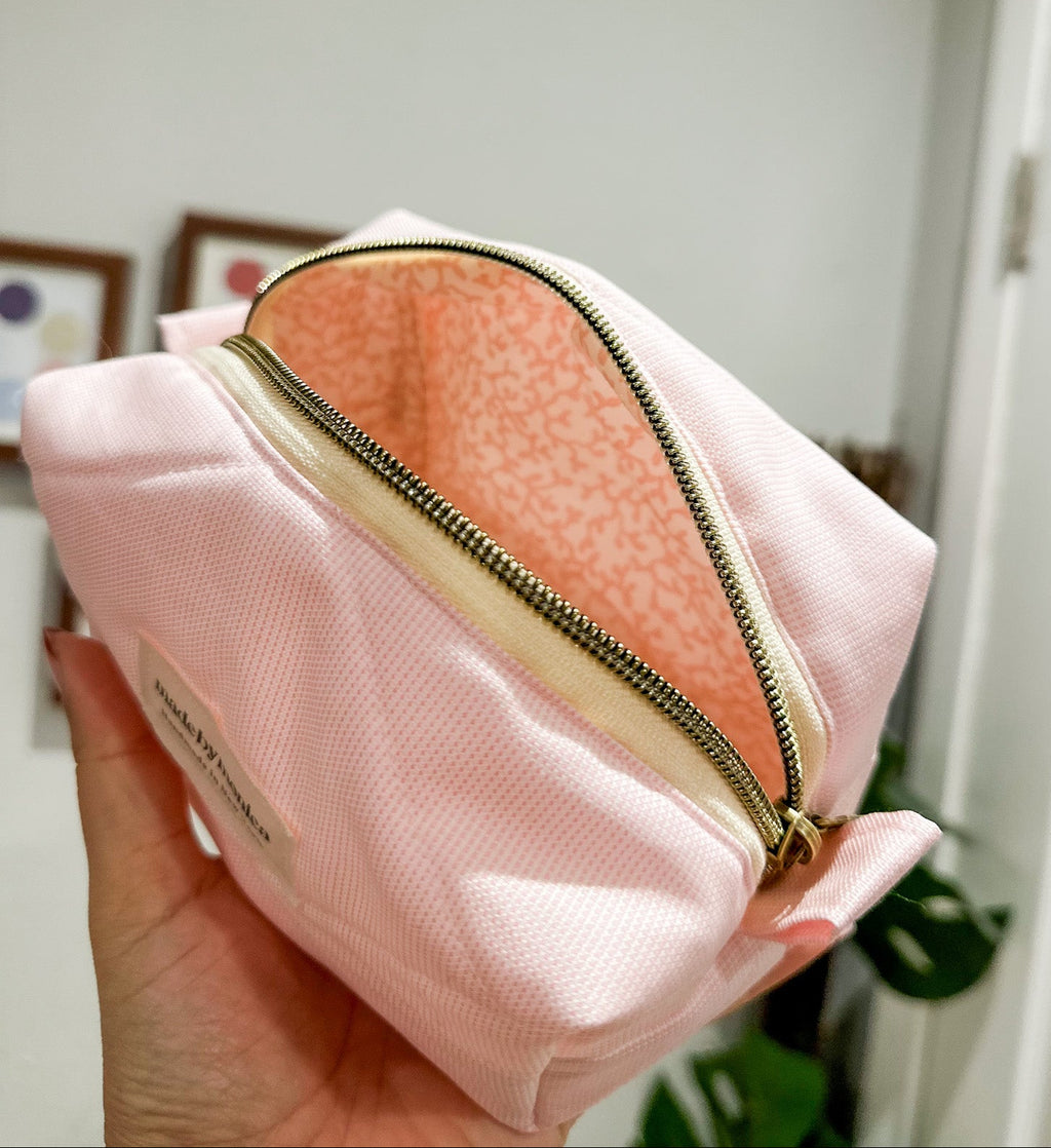 The Dainty Dots Quilted Makeup Bag Mini