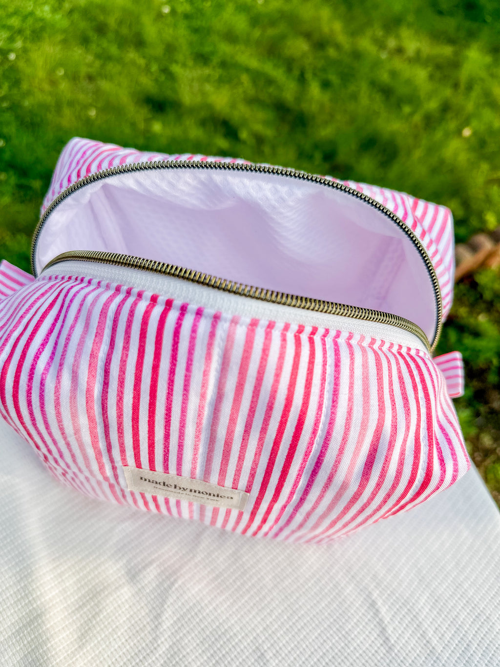 The Lipstick Lines Makeup Bag (Limited-Edition)