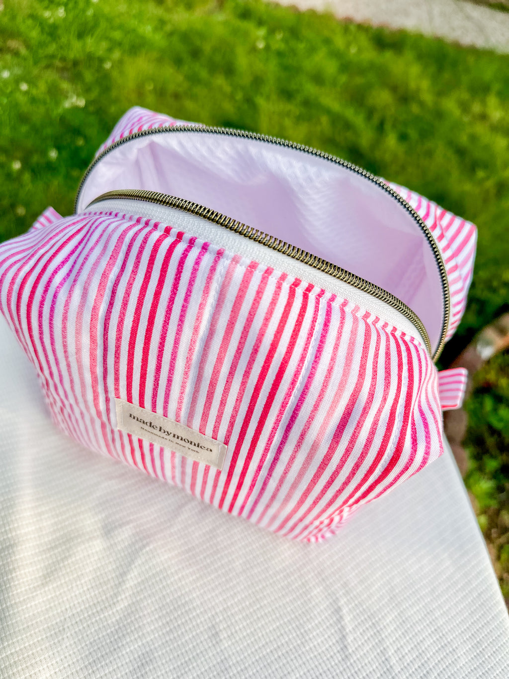 The Lipstick Lines Makeup Bag (Limited-Edition)