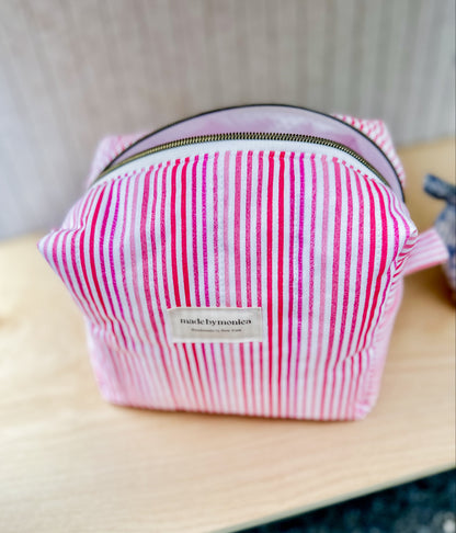 The Lipstick Lines Makeup Bag (Limited-Edition)