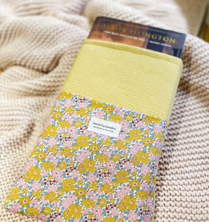 Golden Petals&nbsp;Large Book Sleeve