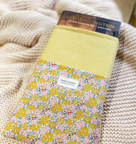Golden Petals&nbsp;Large Book Sleeve