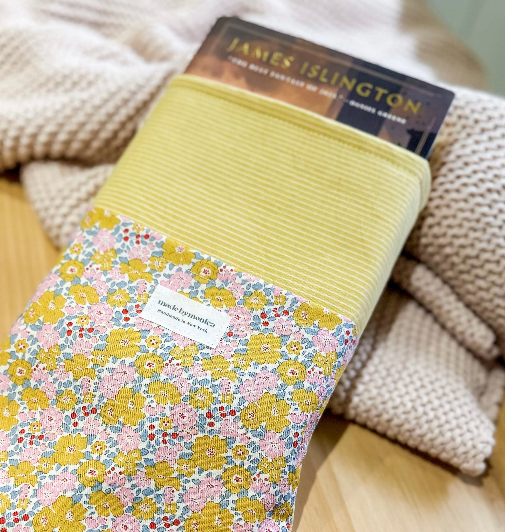 Golden Petals&nbsp;Large Book Sleeve