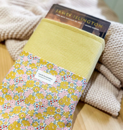Golden Petals&nbsp;Large Book Sleeve